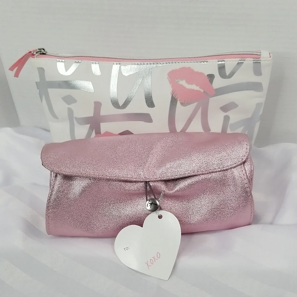 IT COSMETICS SET OF 2 - 1 BRUSH/COSMETIC CASE -1LGE COSMETIC BAG